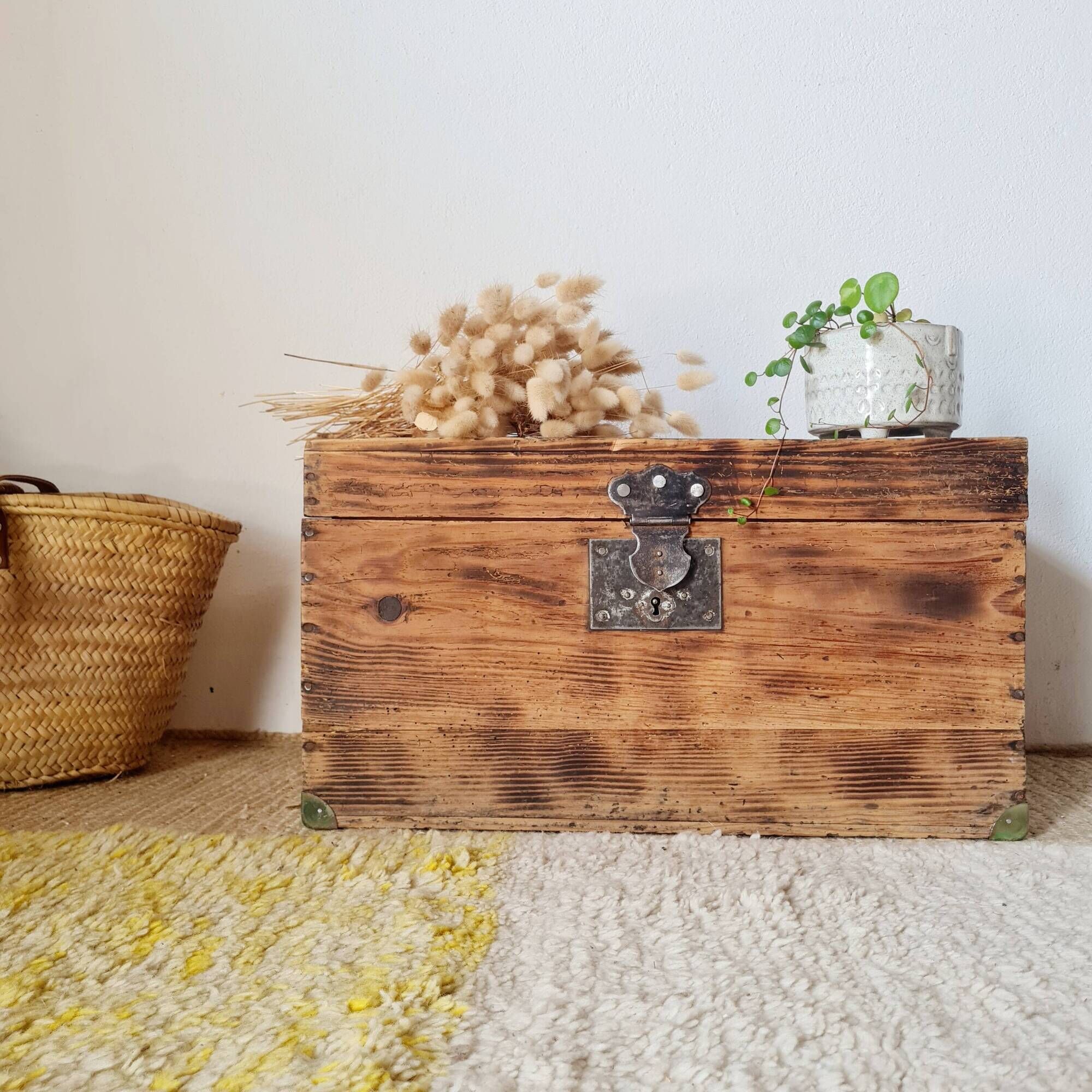 Old solid wood storage trunk – Raw Patina