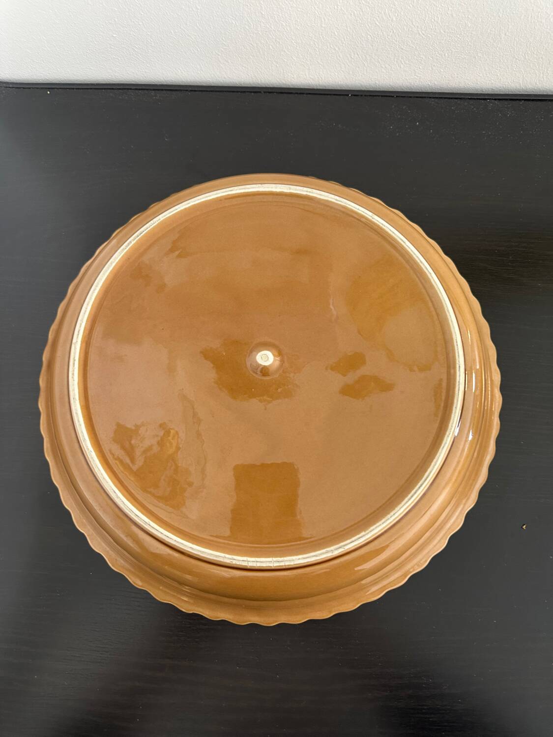 Barbotine pear tart dish