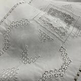 Linge ancien d'exception, très grande nappe brodée