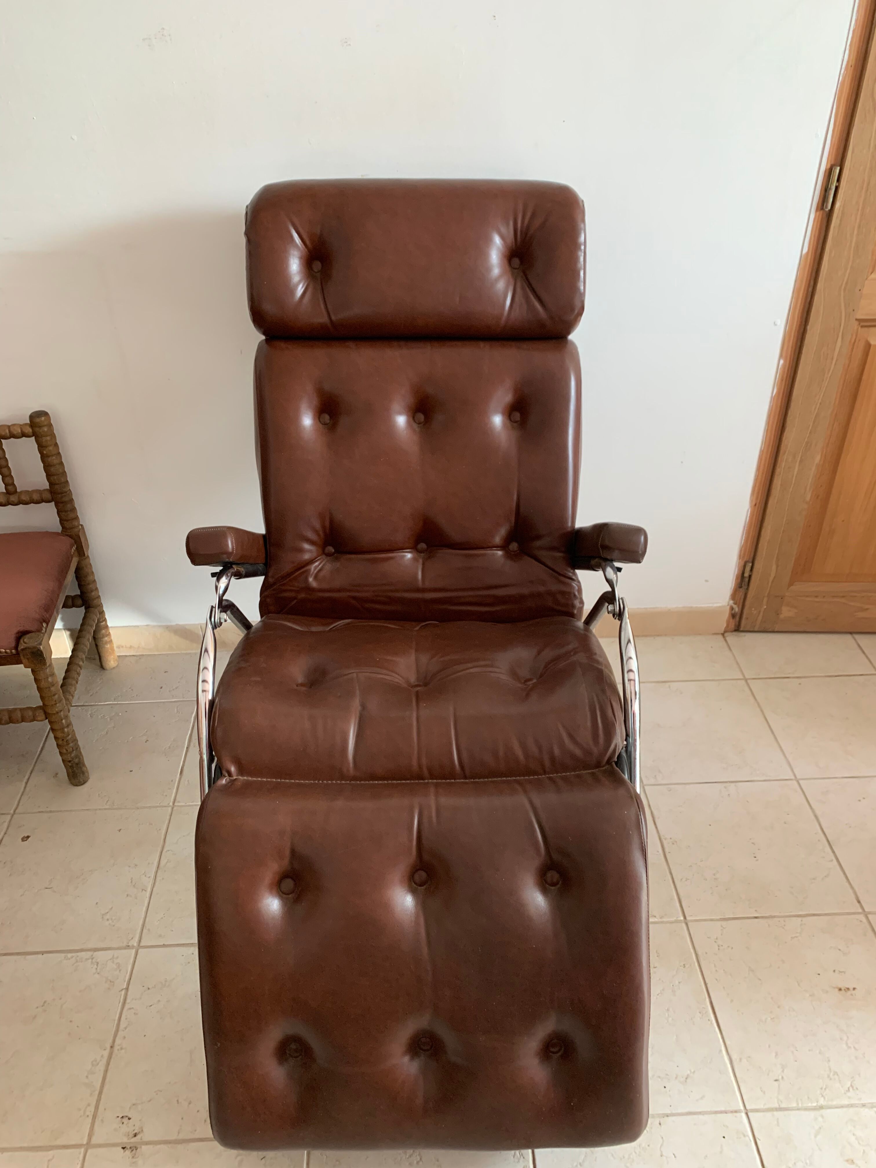 Llama relaxation chairs