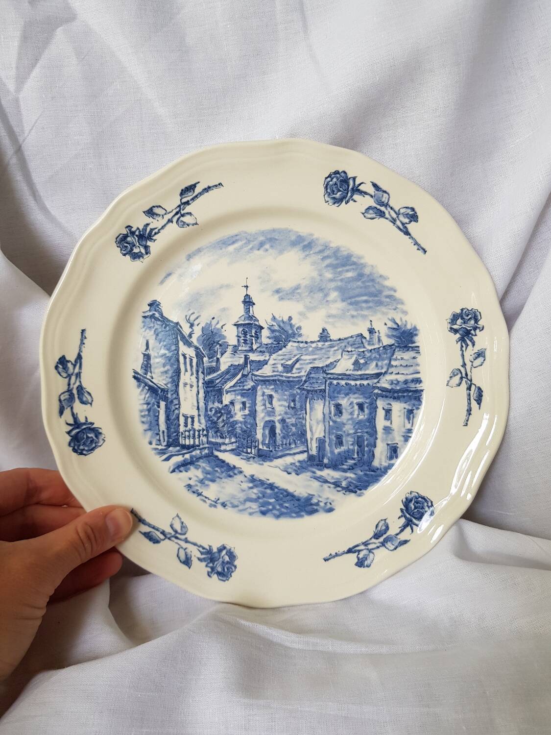 Assiette de roses vintage Villeroy & Boch fabriquée au Luxembourg