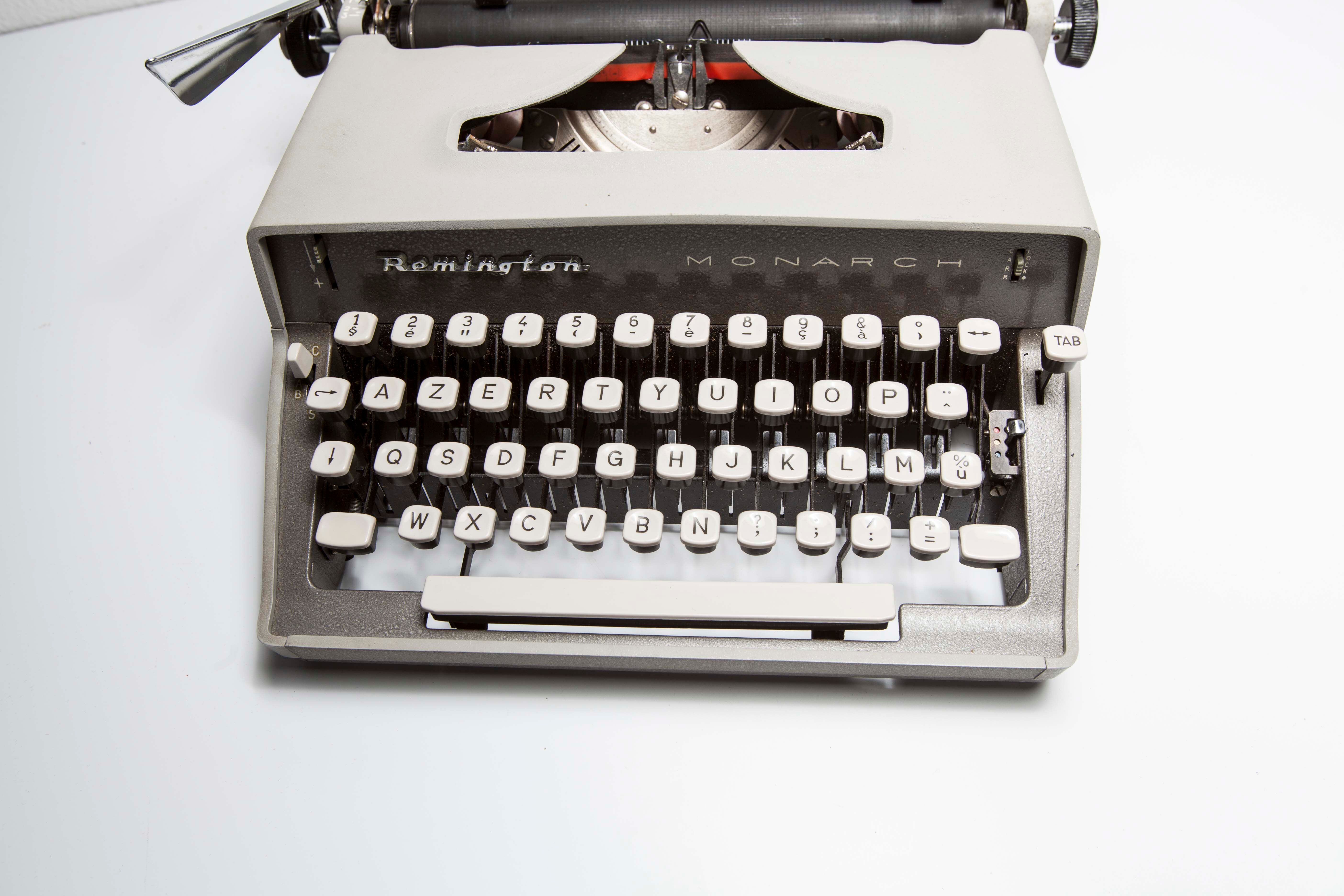 Typewriter Remington Monarch