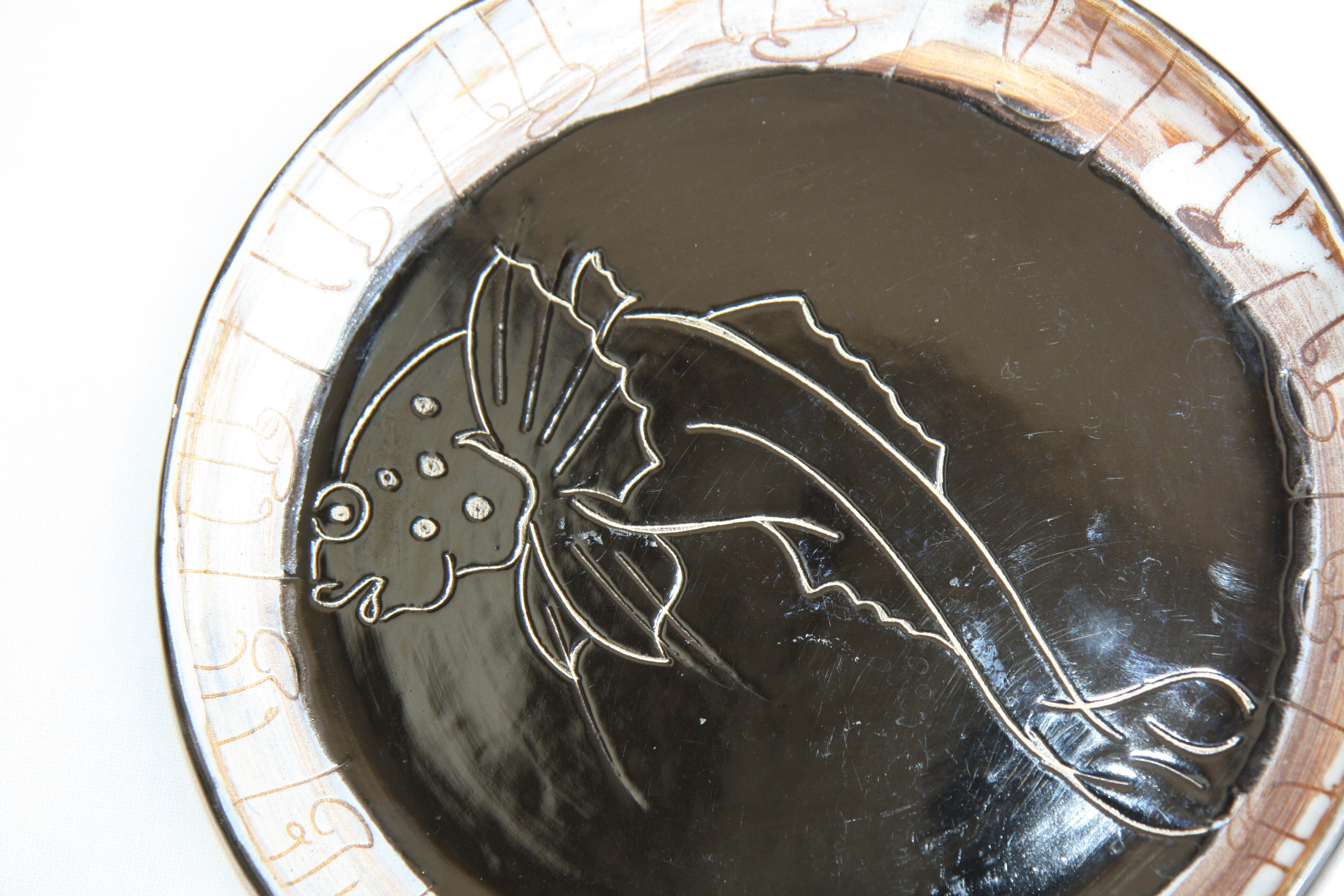 Plate Cerenne Vallauris, decoration of fish.
