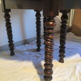 Table with  6 feet