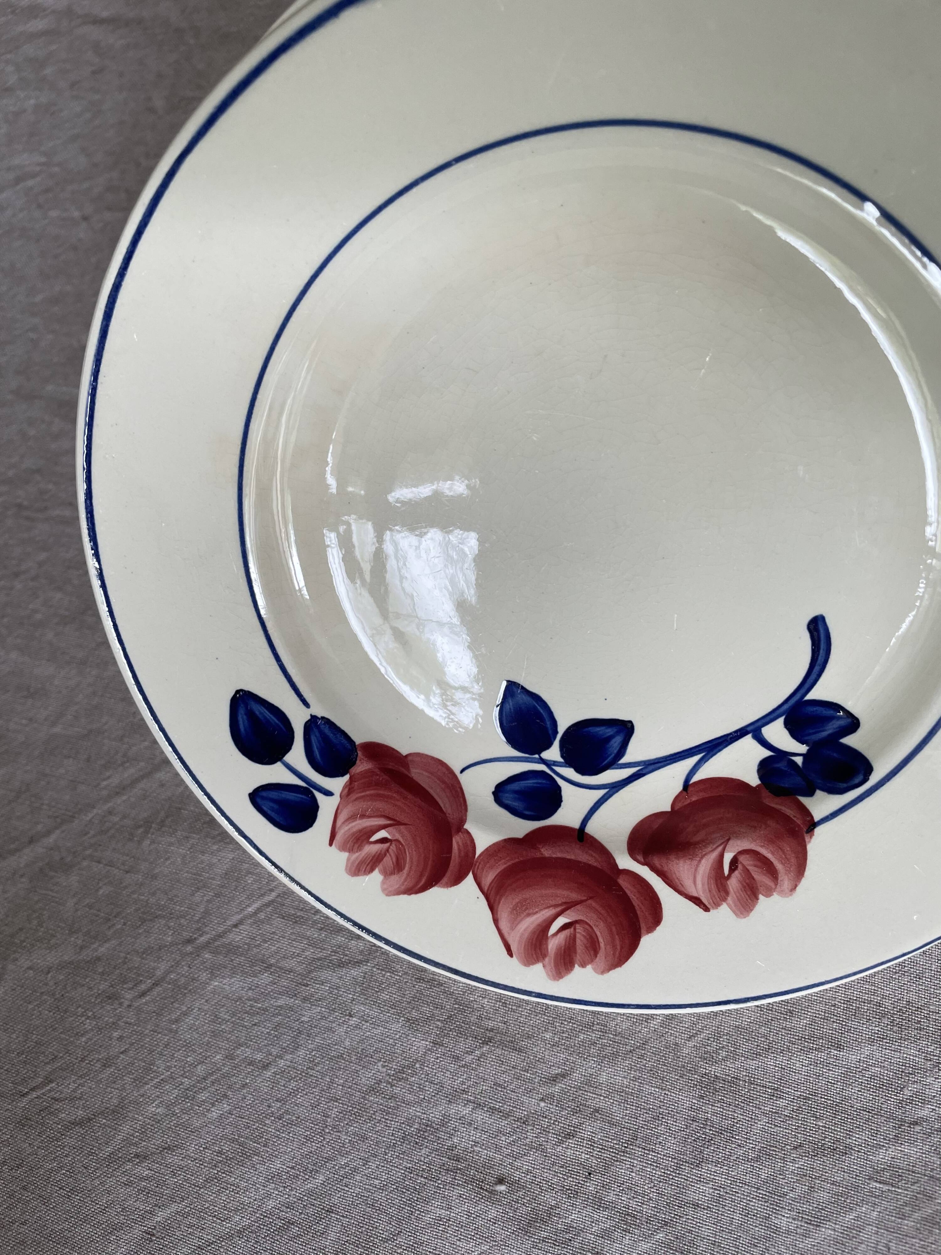 Dessert plates decorated with HBCM roses