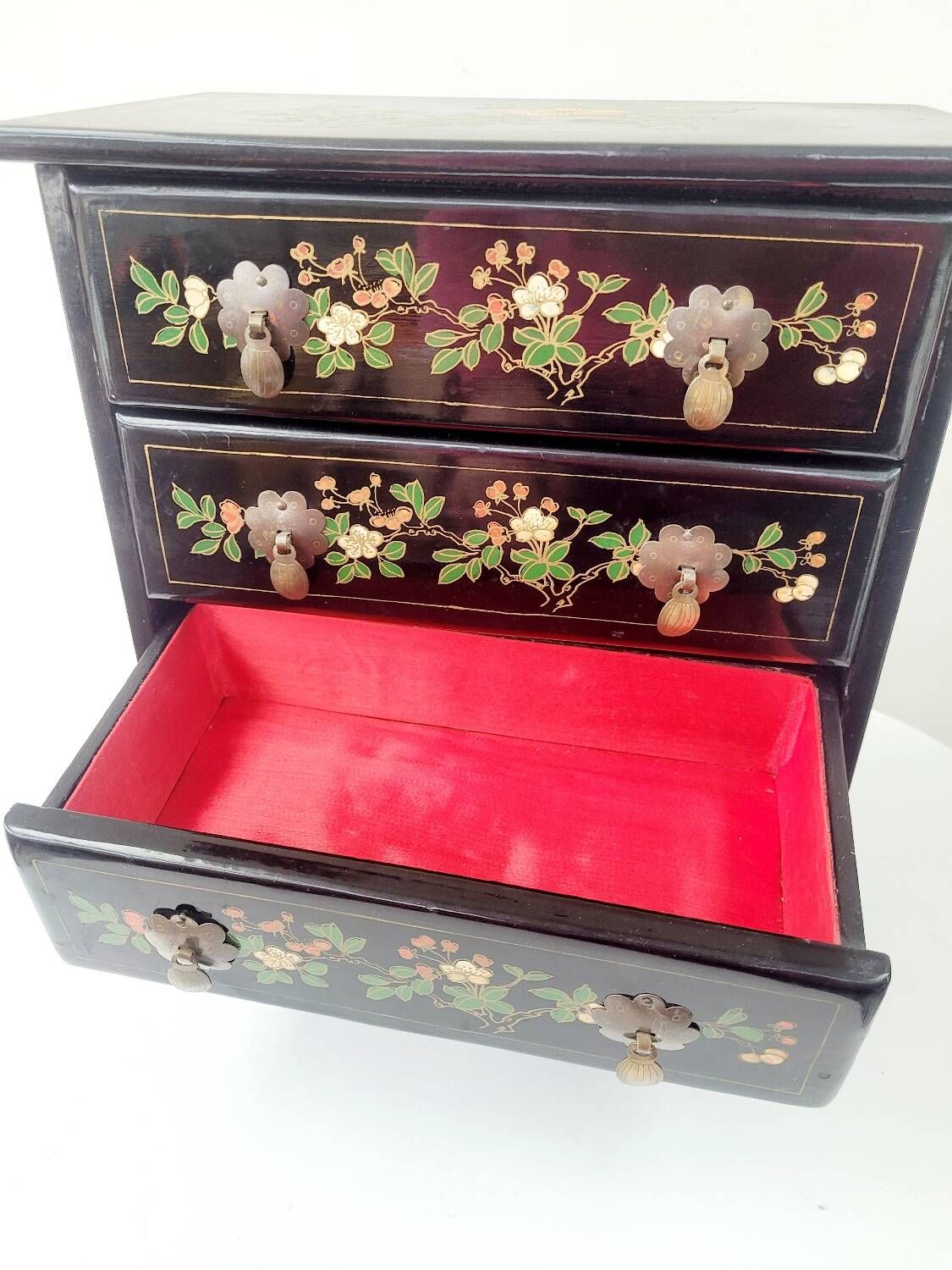 Lacquered jewelry box in chest shape with 4 drawers made in Shanghai