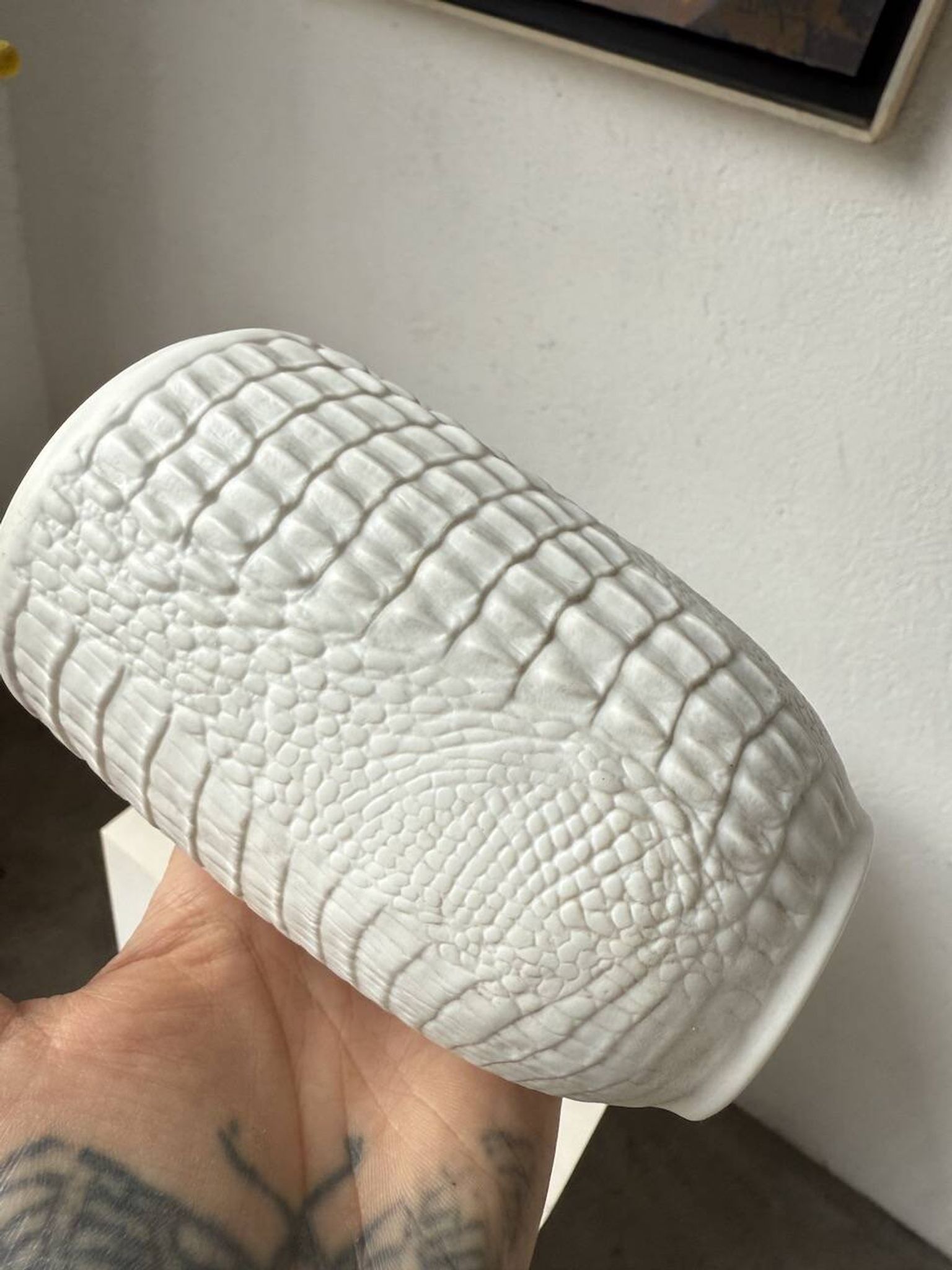 Vase en porcelaine Kaiser, finition « peau de crocodile »