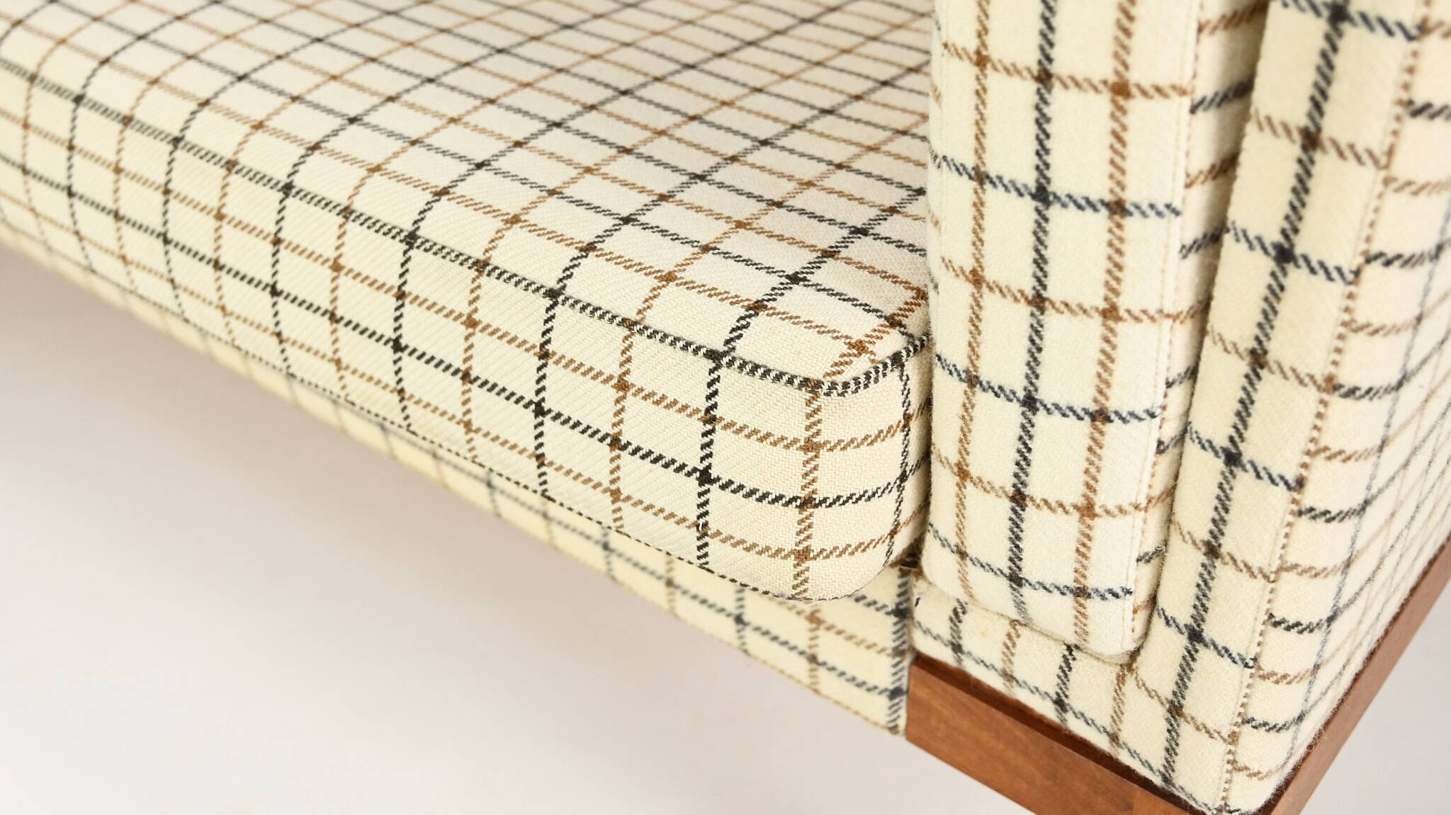 Canapé Vintage, En Laine Et Teck. Danemark, C.1960