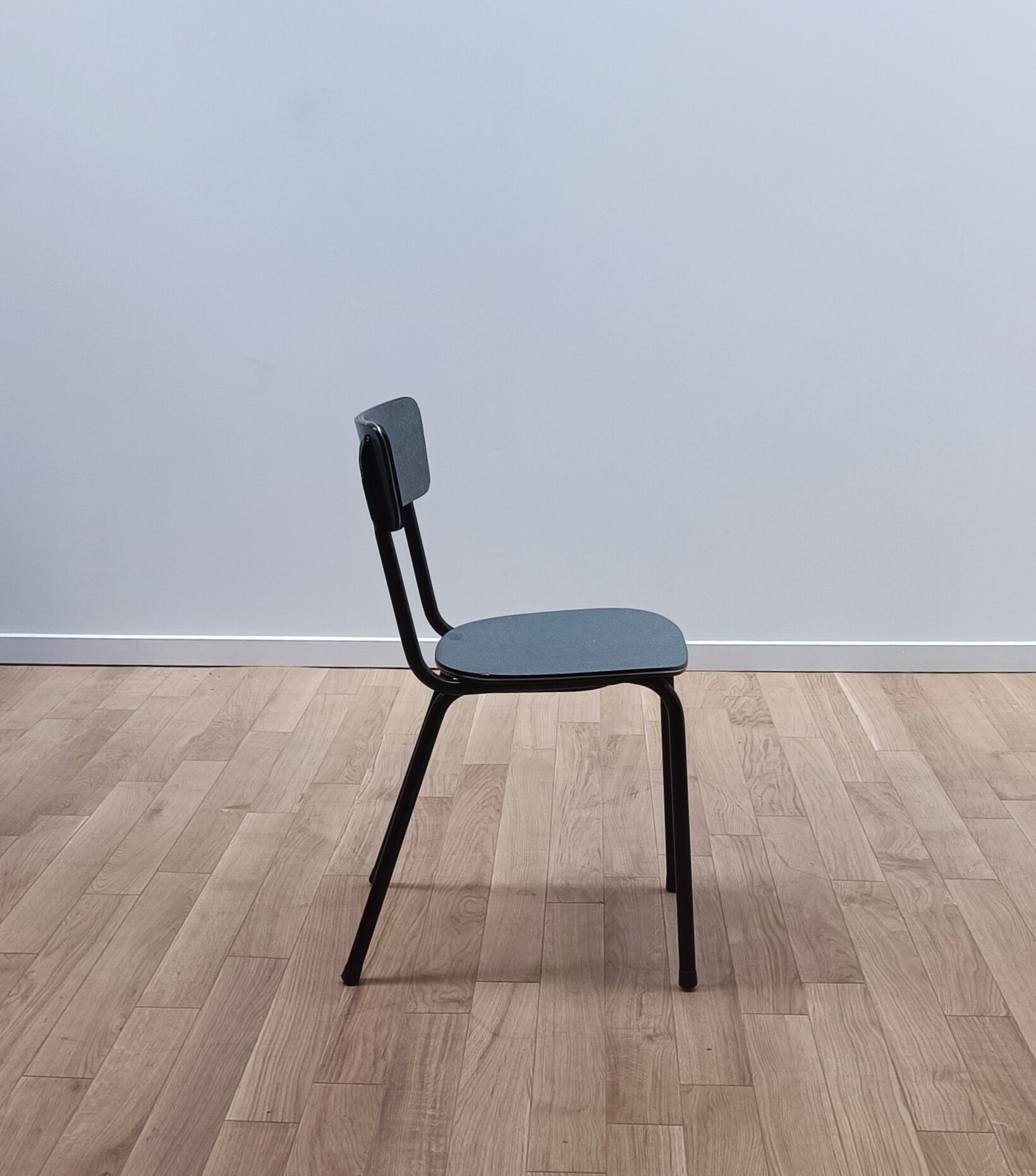 Chaise de cantine vintage
