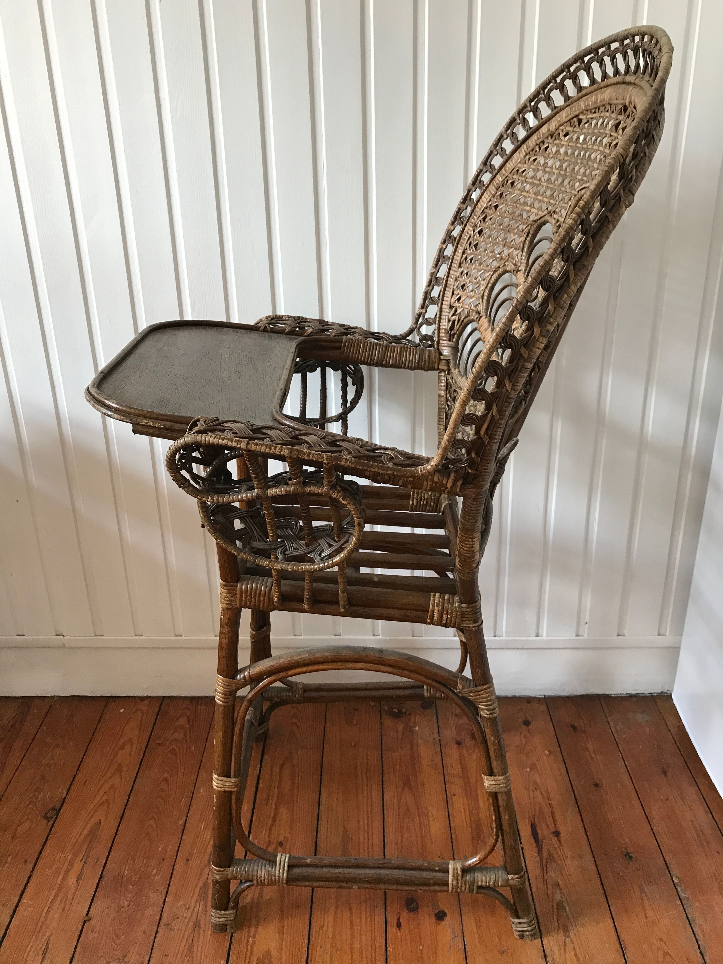 Emmanuelle chair for children