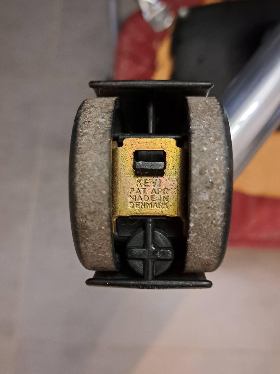 Kevi armchair in skai and chrome metal