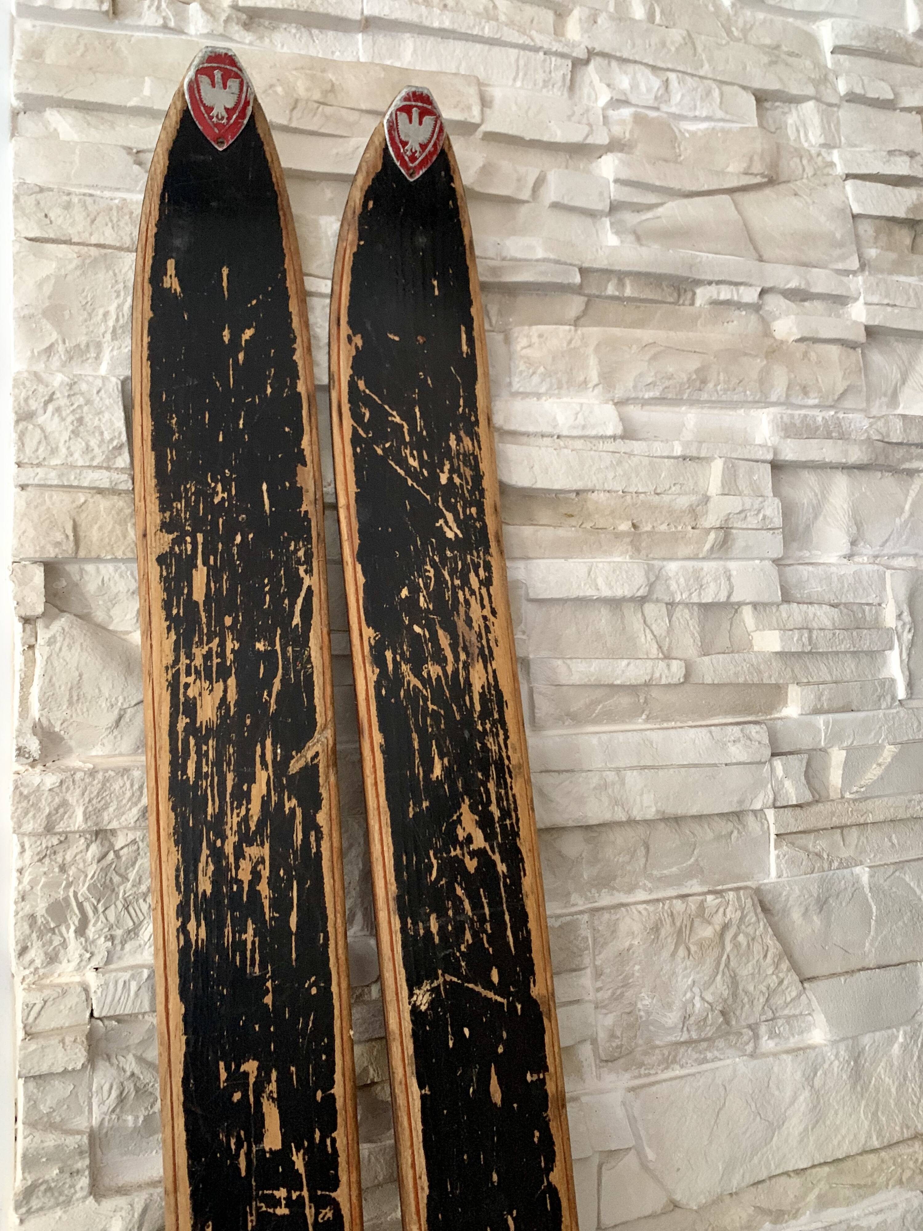 Paire de ski vintage en bois