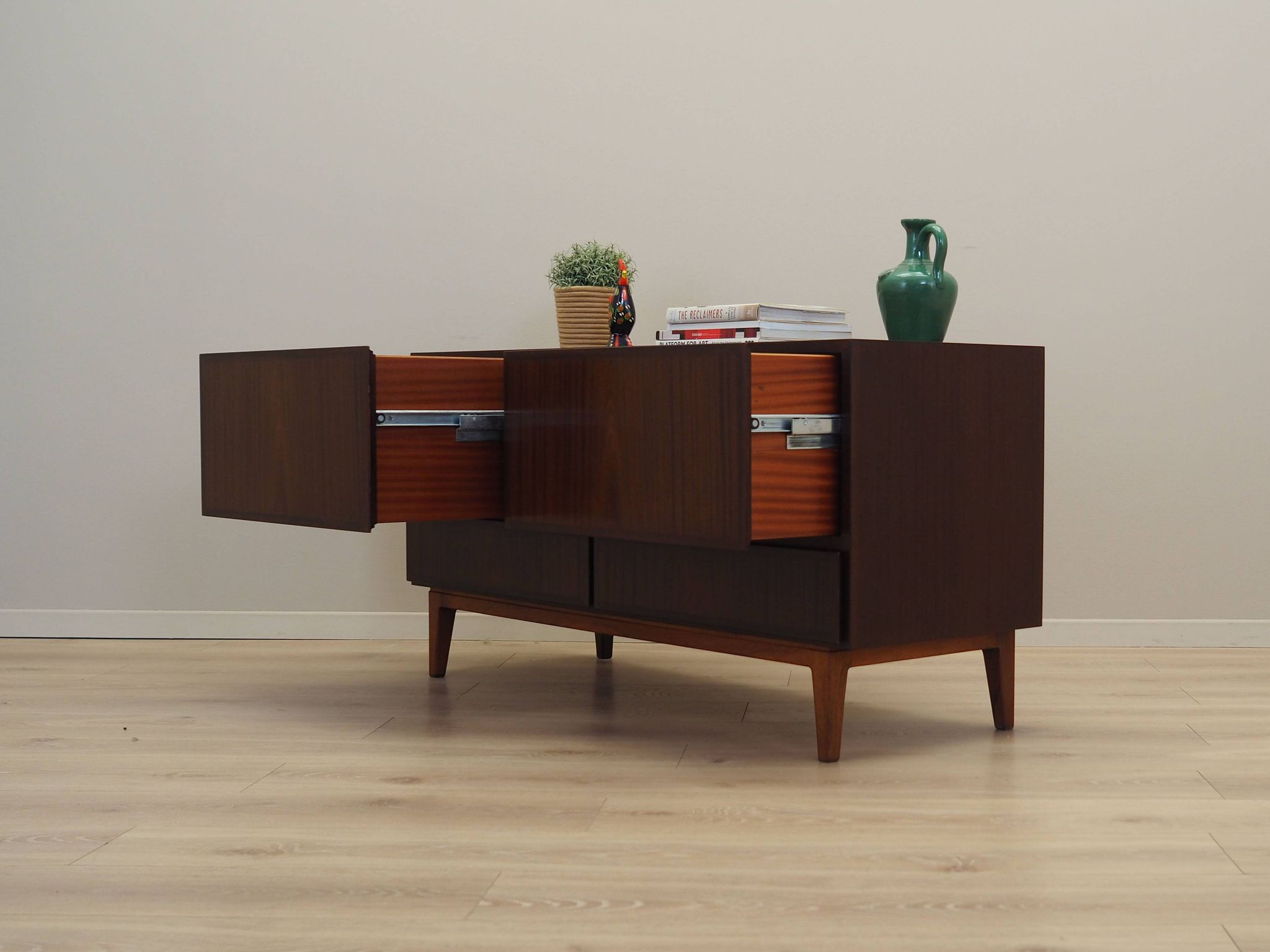 Commode en acajou, design danois, années 1970, éditeur : Omann Jun