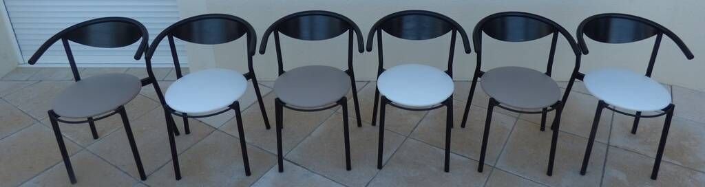 6 gondola-style chairs with a metal structure for indoor and outdoor use.