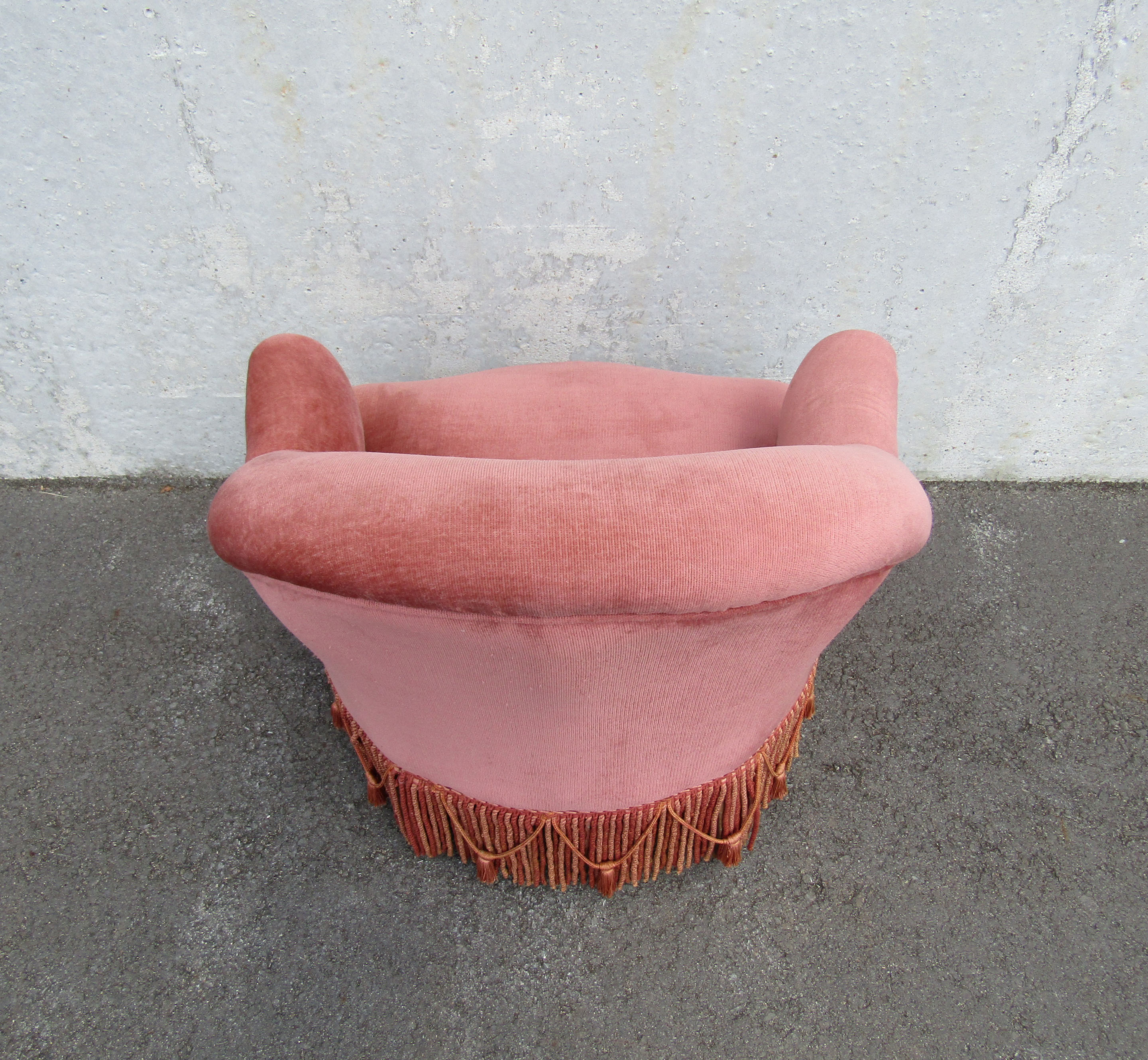 Vintage pink toad chair