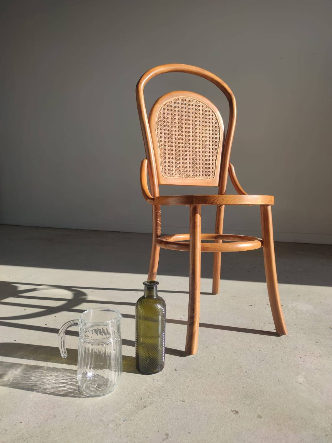 Chaise cannée en bois naturel