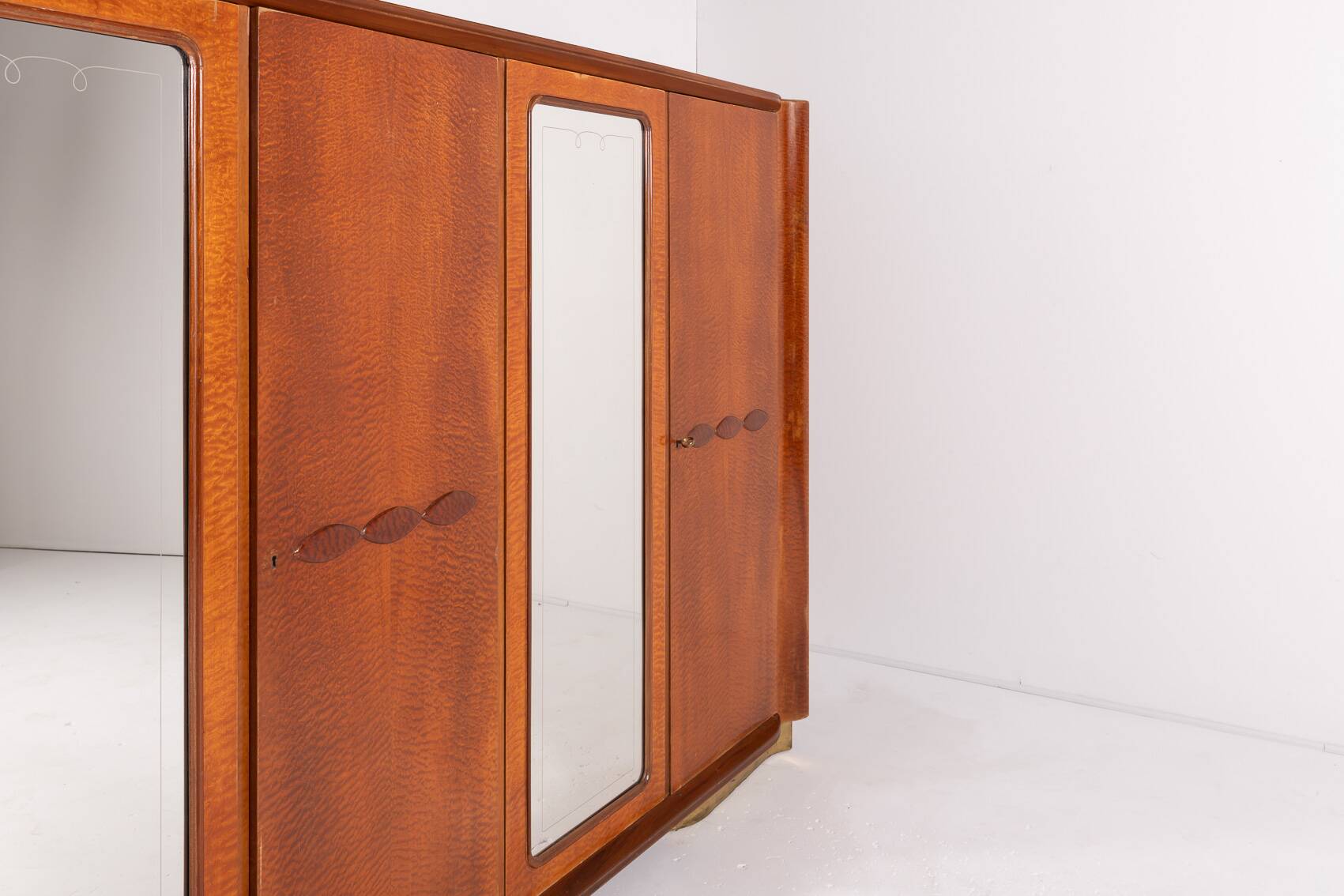 Italian Mid-Century Maple veneer wardrobe from 1950’s