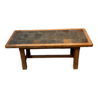 Table basse en bois et en pierre
