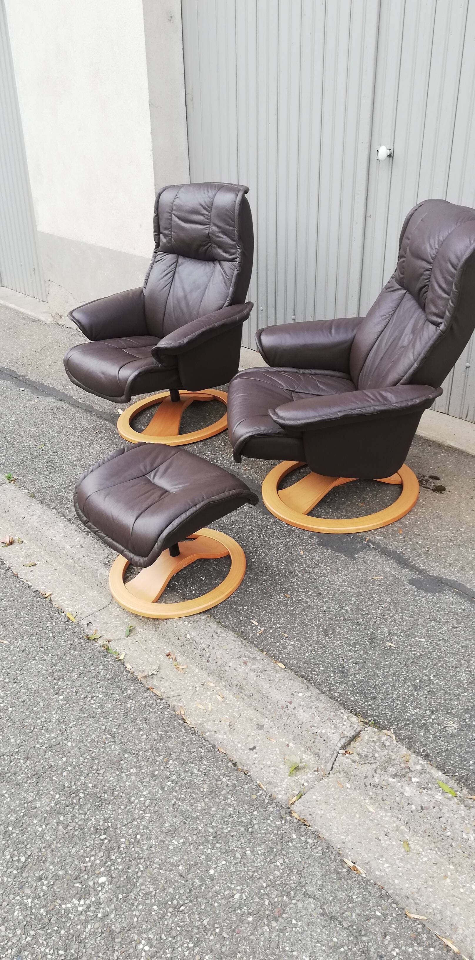 Pair of vintage armchairs with ottoman