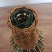 Bouteille habillée d'osier tressé