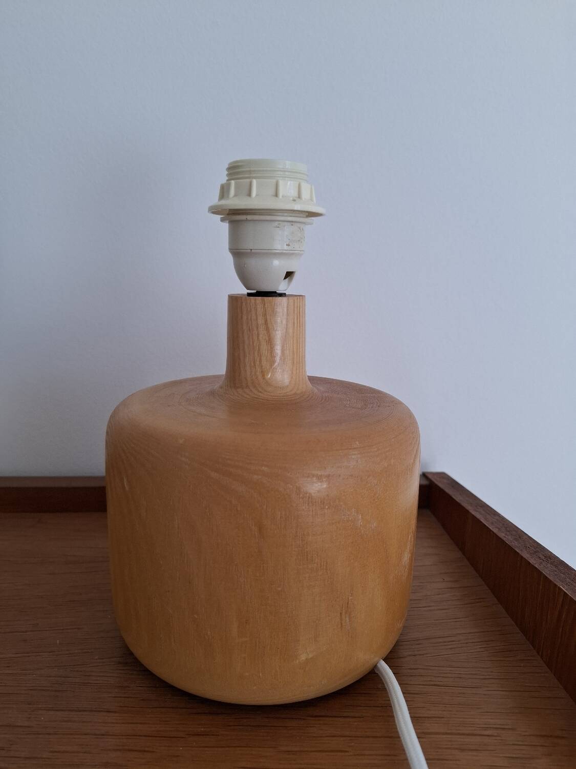 Lampe en bois tourné