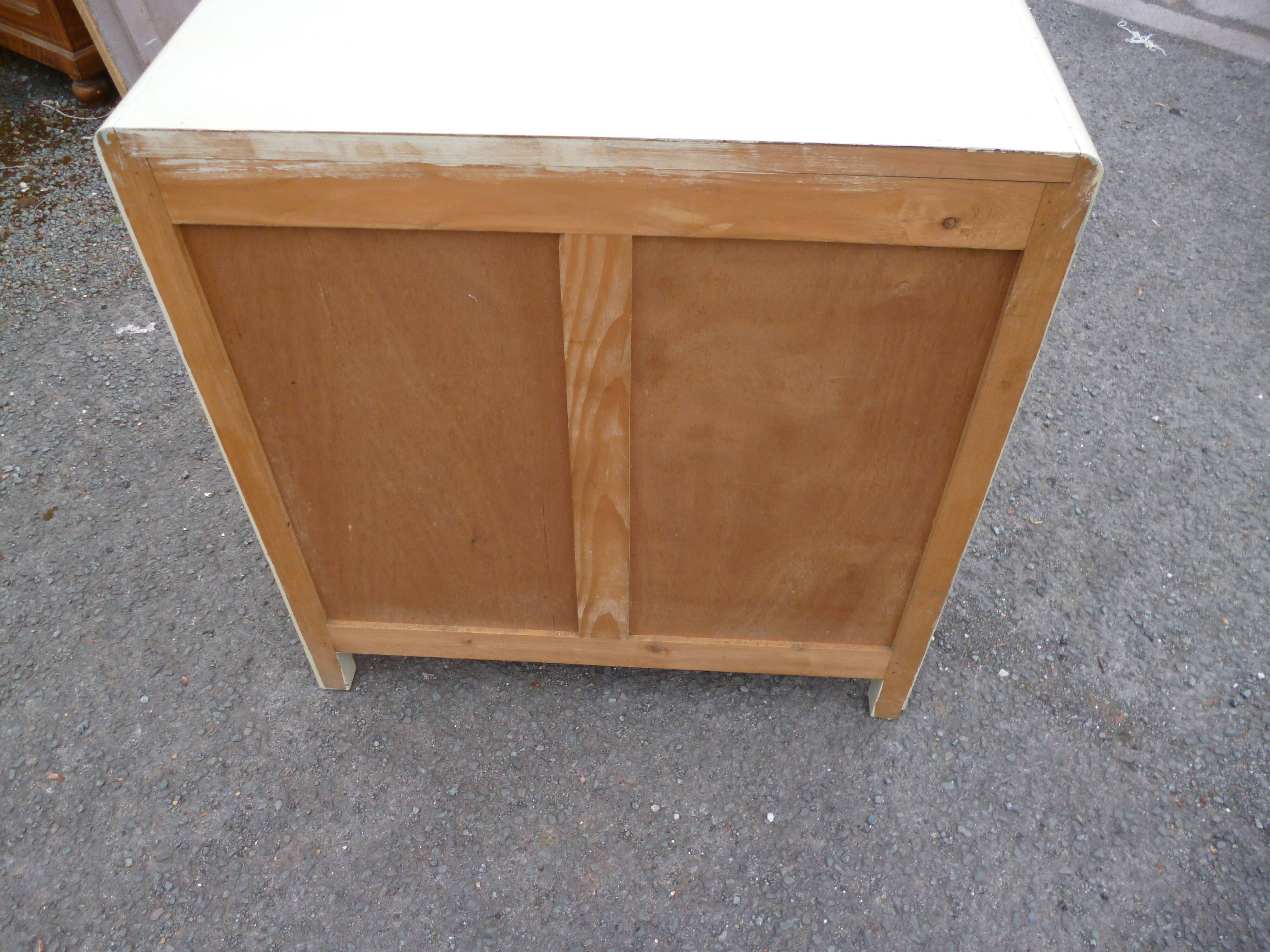 Small parisian dresser