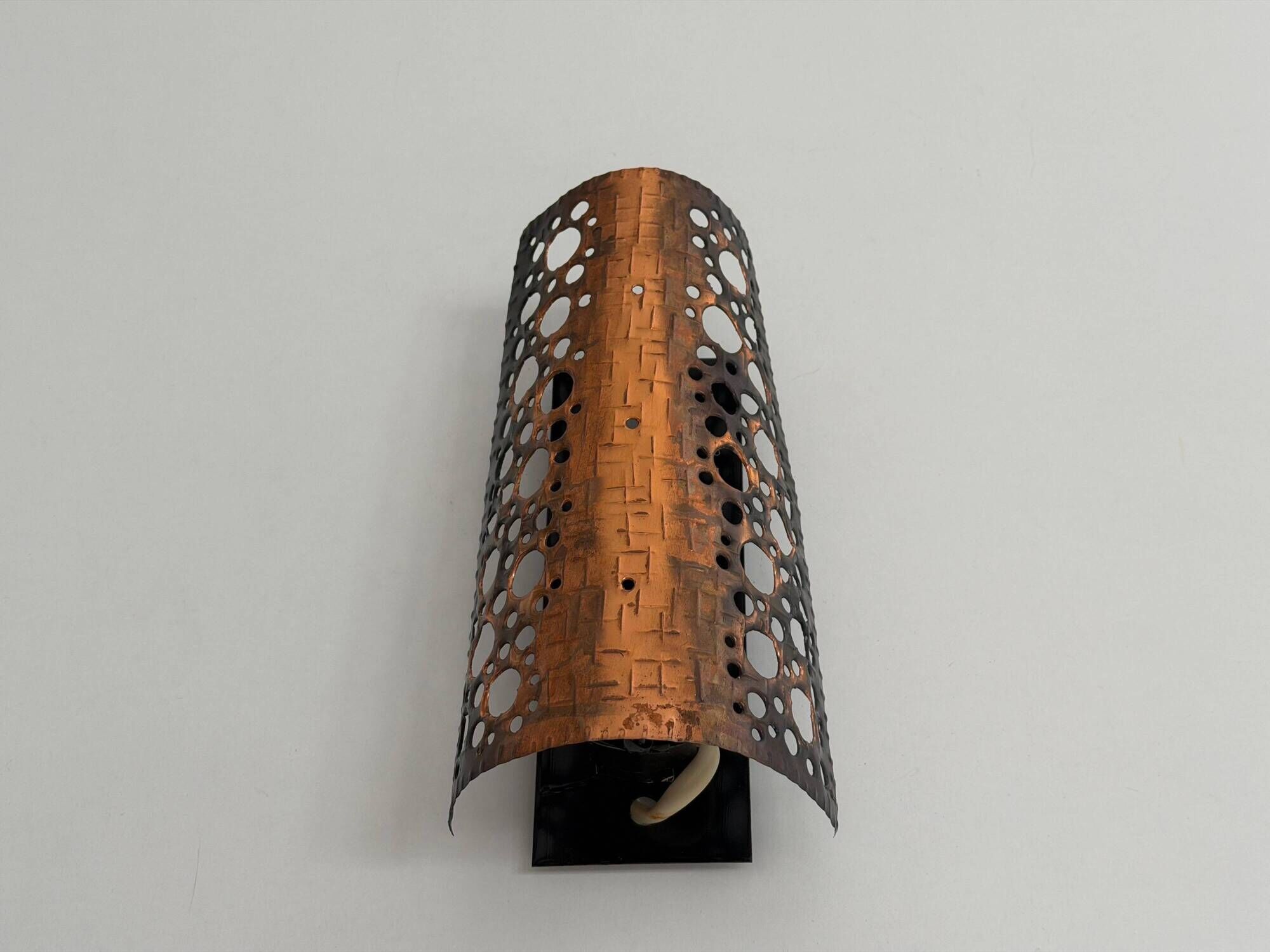 Simple metal wall light in brutalist style, 1970s, Germany.