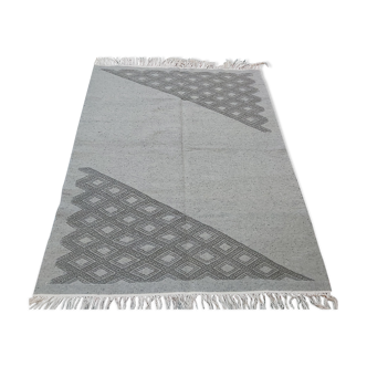 Tapis gris ethnique fait main  152x200cm