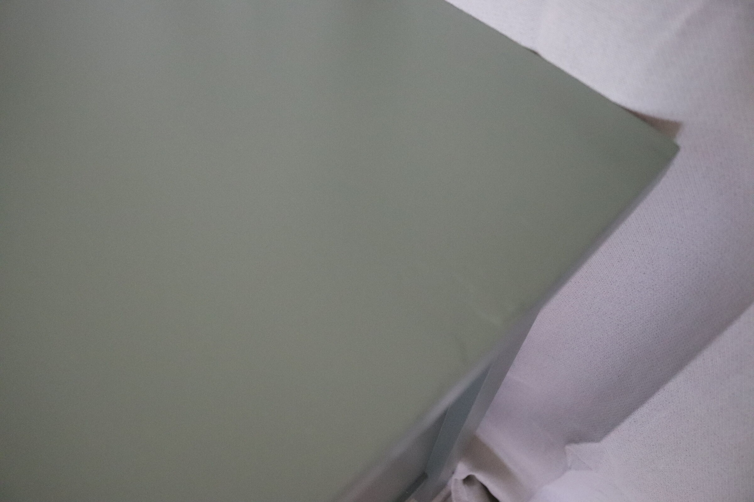 Commode vert de gris