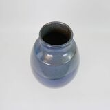 Grand vase en céramique émaillée bleu signé sous la base