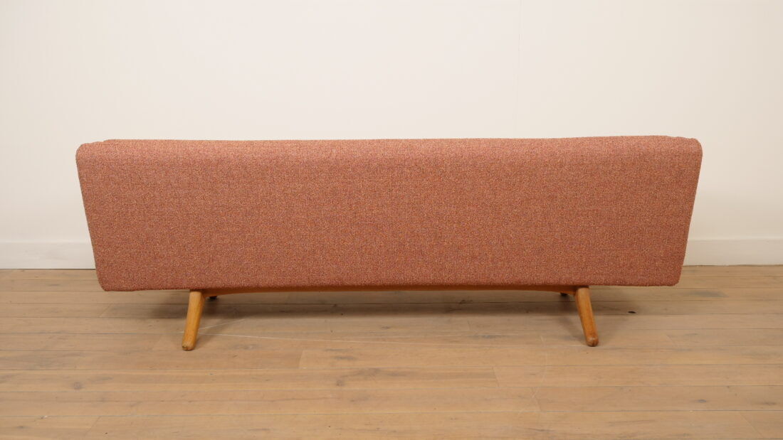 Vintage sofa | 3-seater | ML-90 | pink | reupholstered