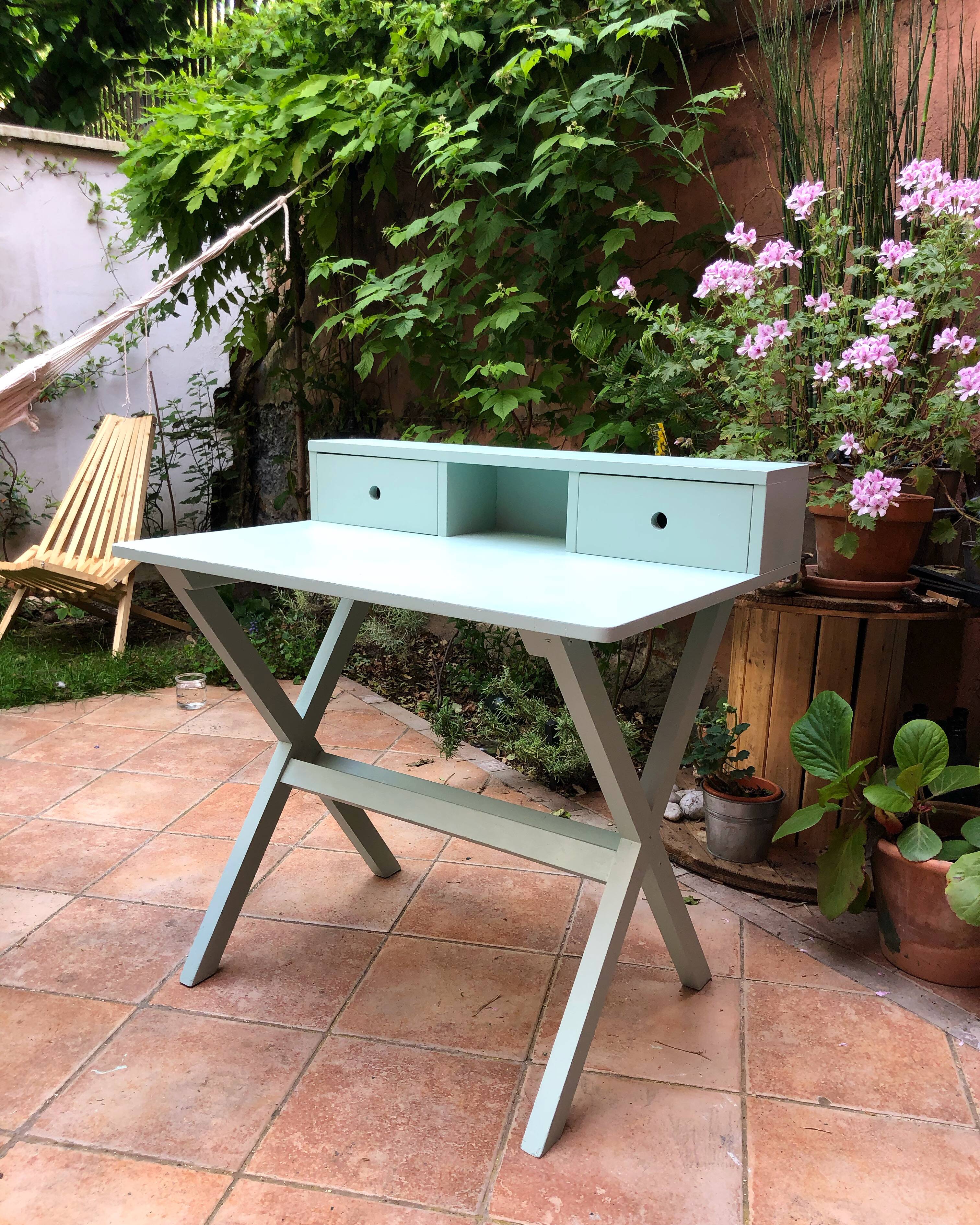 Bureau ancien couleur vert d’eau