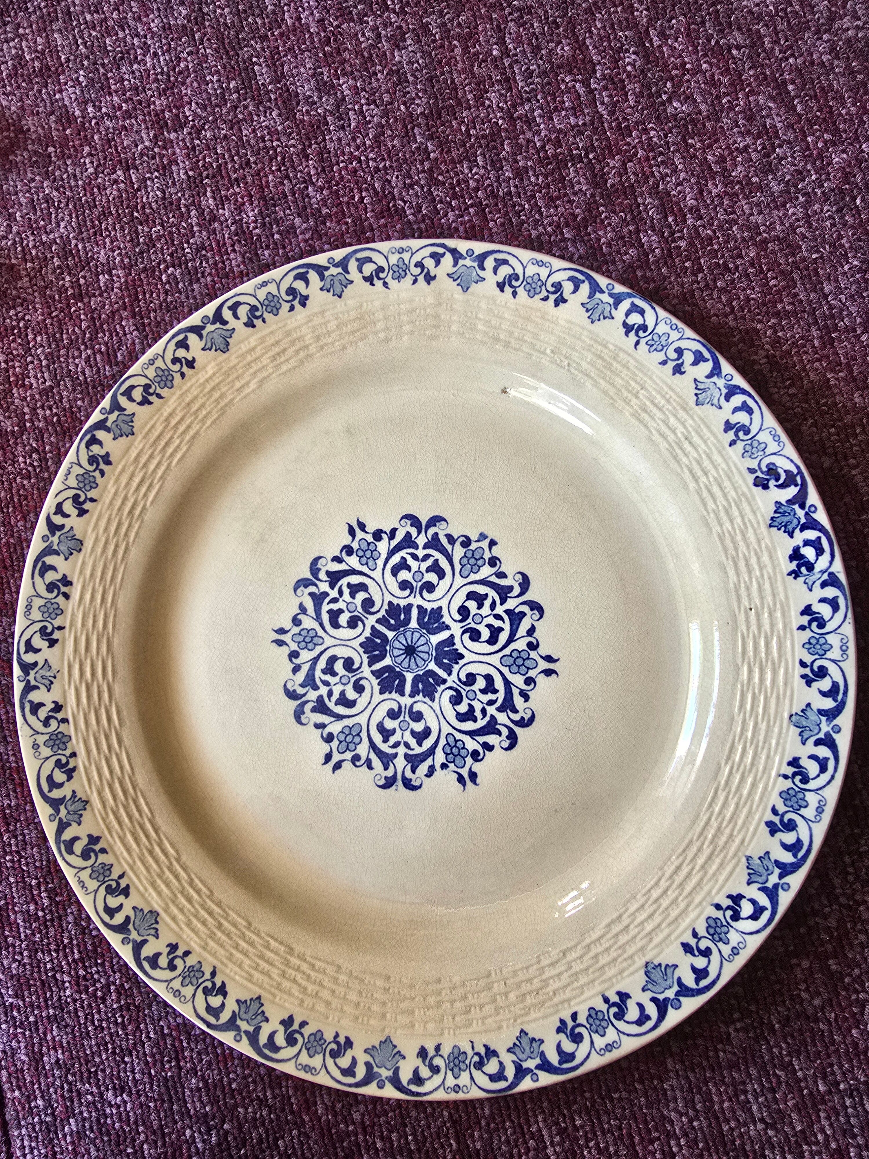 Lot 6 assiettes anciennes plates faïence dépareillées ton bleu vif et