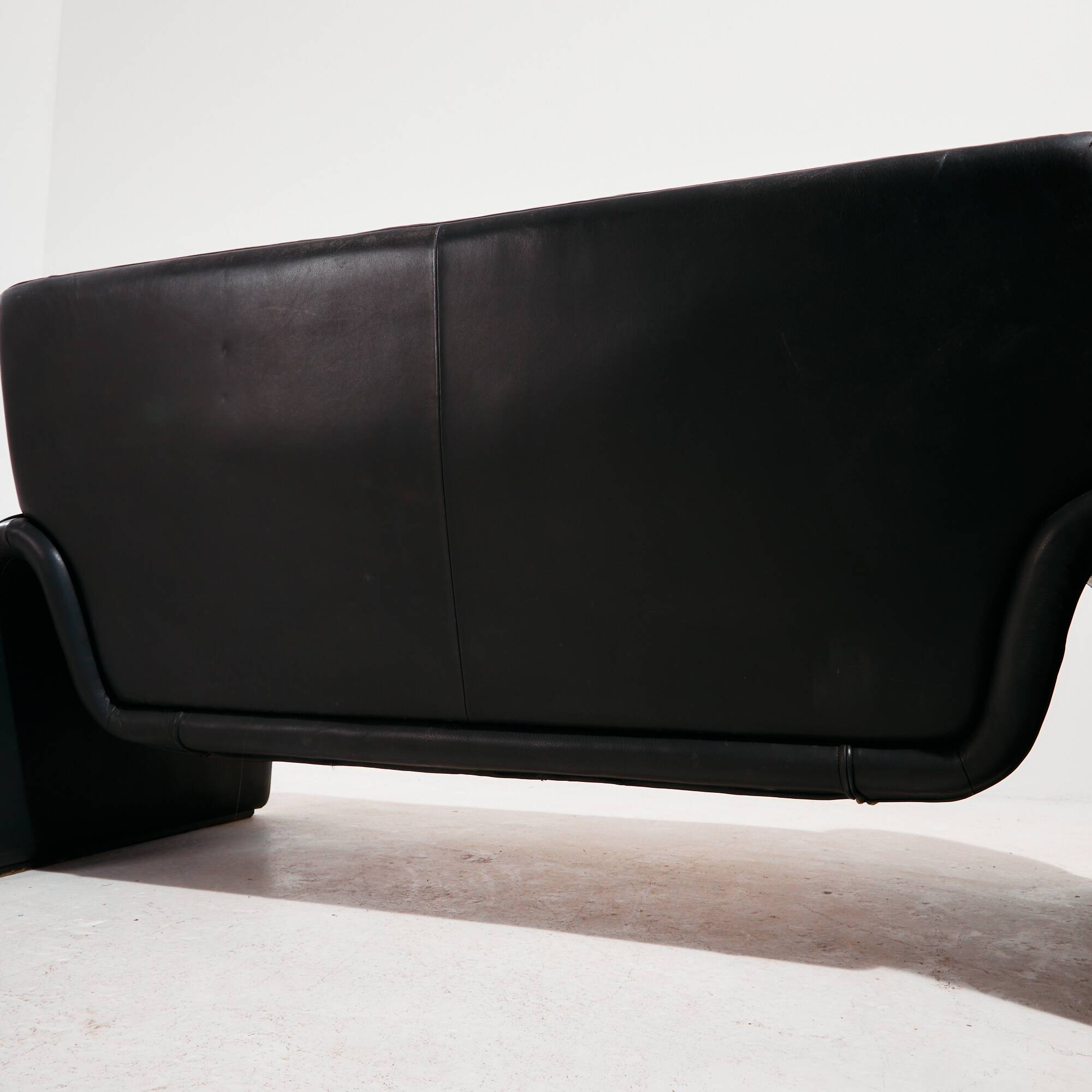 Ds 2011 two-seater leather sofa by De Sede