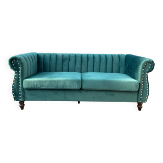 Chesterfield sofa in emerald green velvet