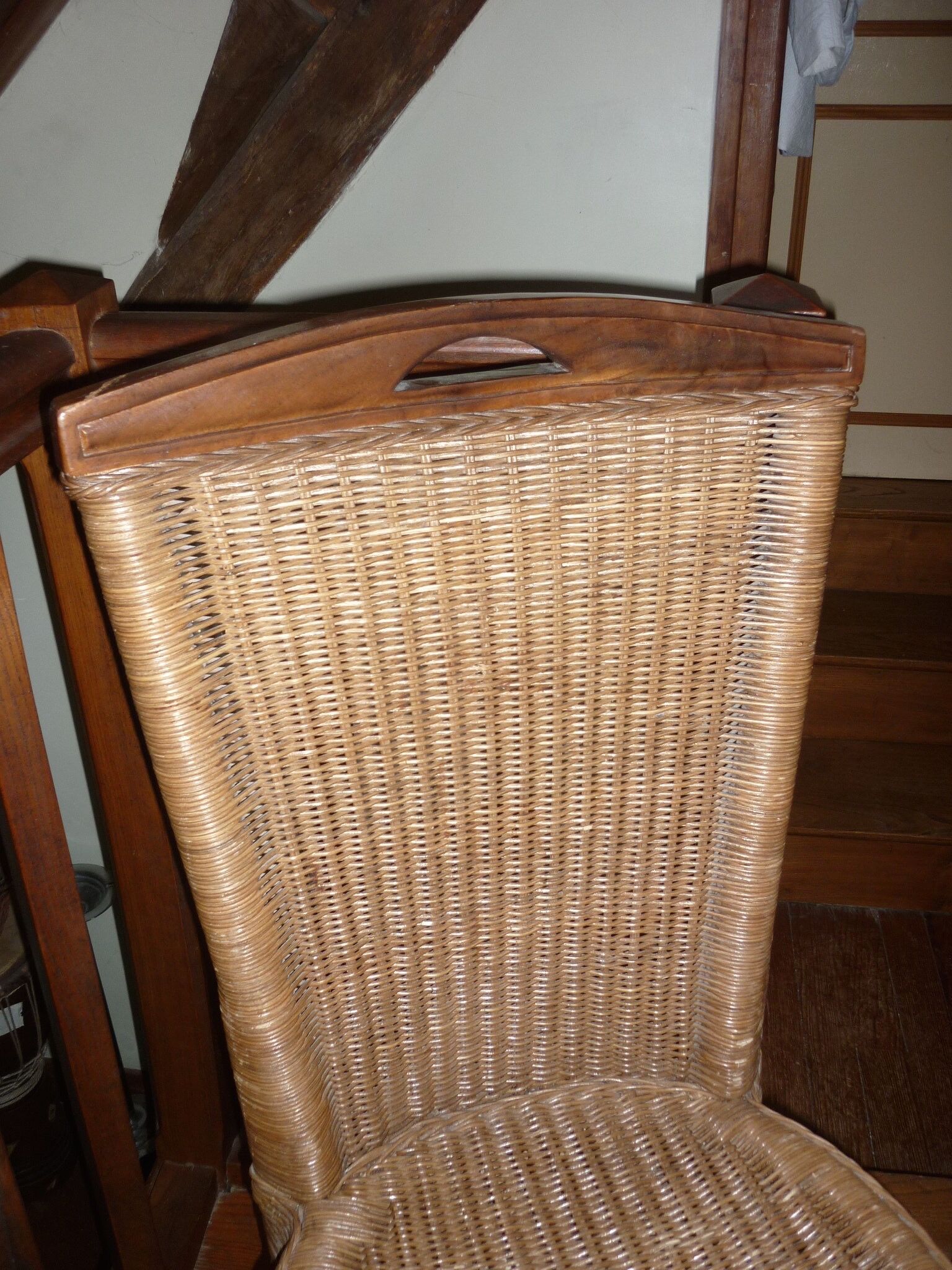 Pair of 2 rattan chairs
