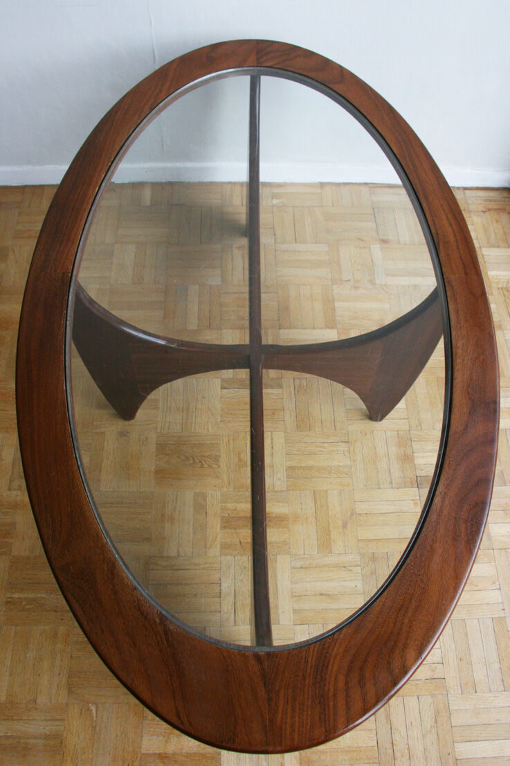 Table basse ovale Astro par Victor Wilkins  1960