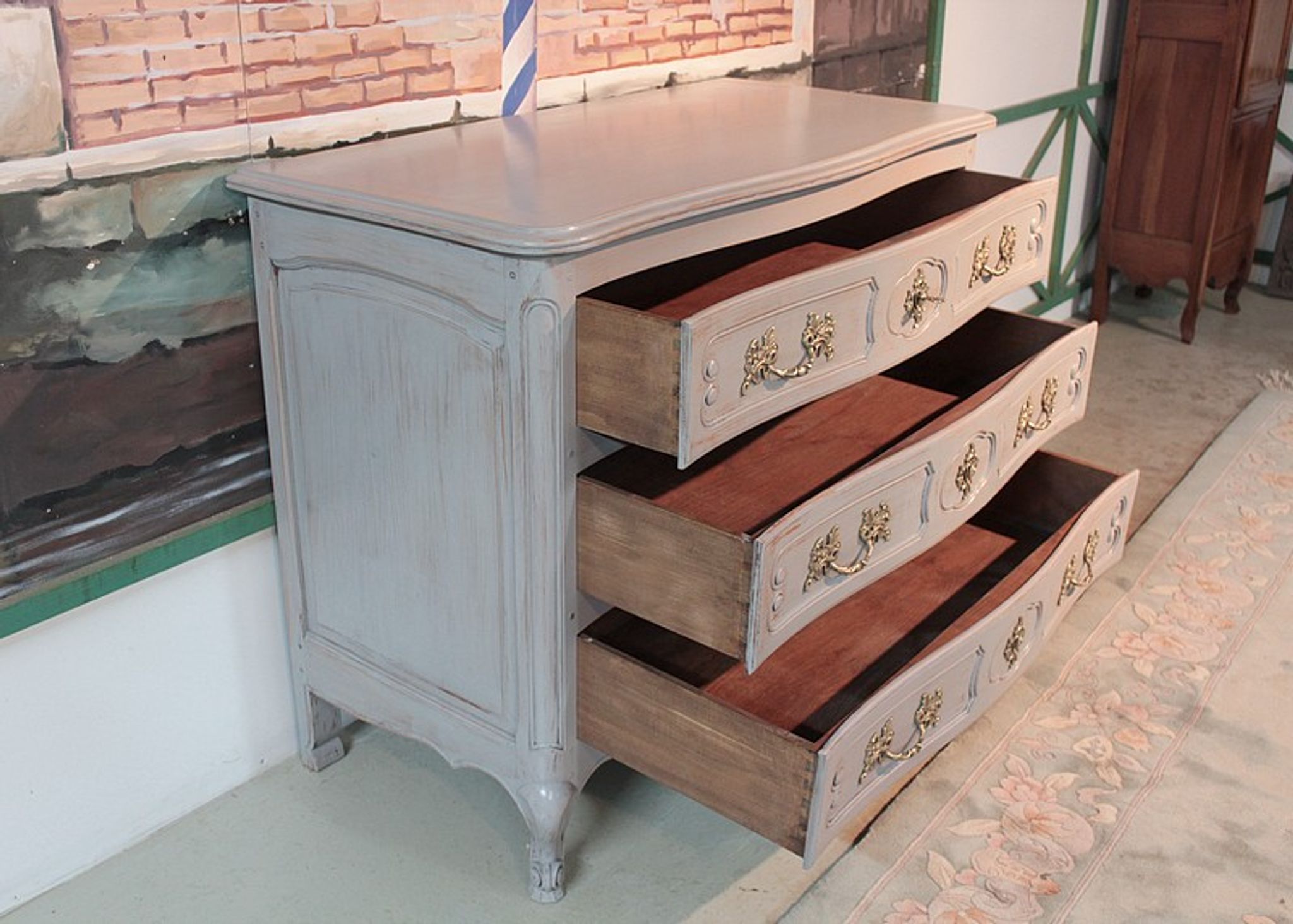 Commode de style Louis XV patinée XXème