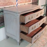 Commode de style Louis XV patinée XXème