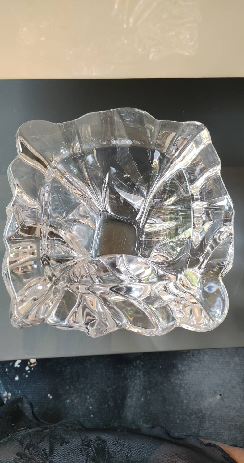 Crystal pocket emptier in the shape of a cut diamond. Baccarat style. Diameter 15cm