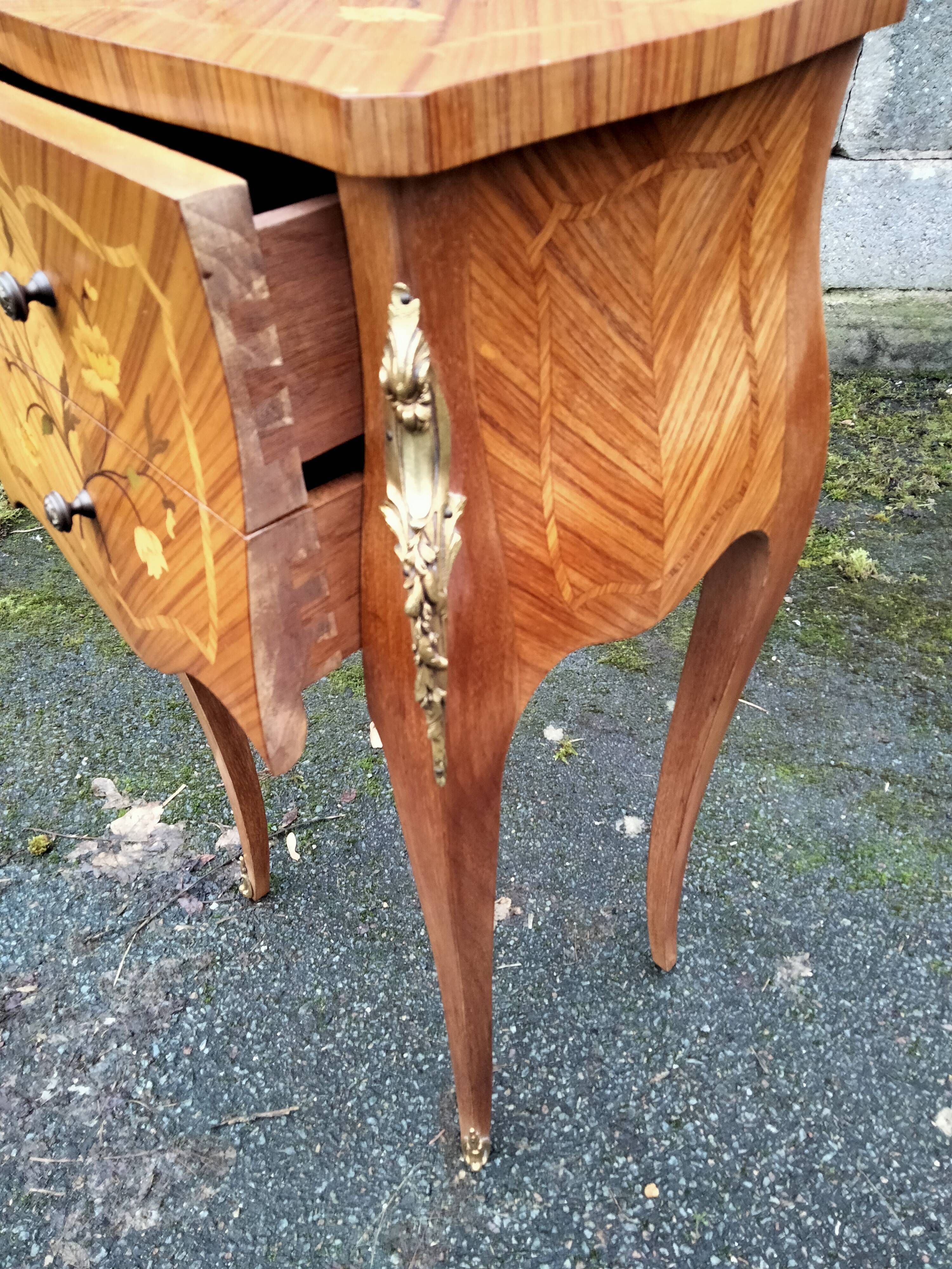 Paire de chevets marqueterie style louis xv