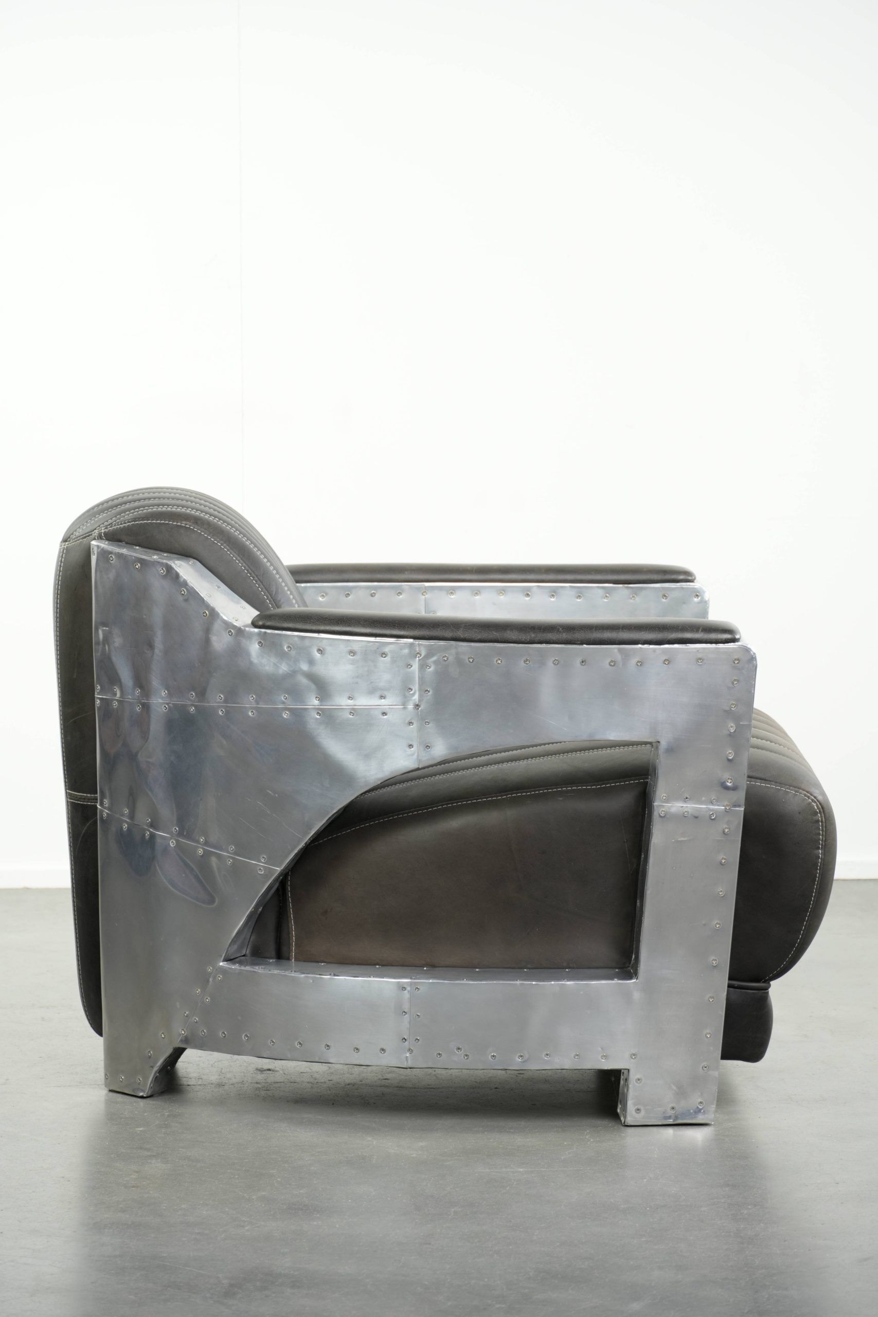Comfortable cow leather aviator design armchair finished with aluminium