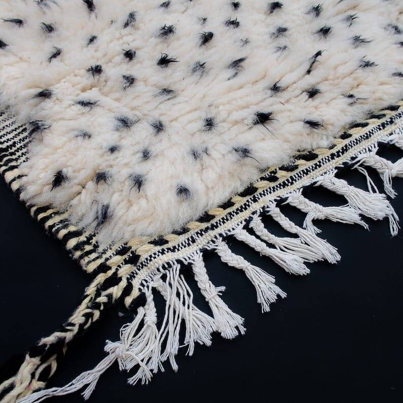 Authentic handmade pure wool rug in black and white, size 1.5/2.5 m.