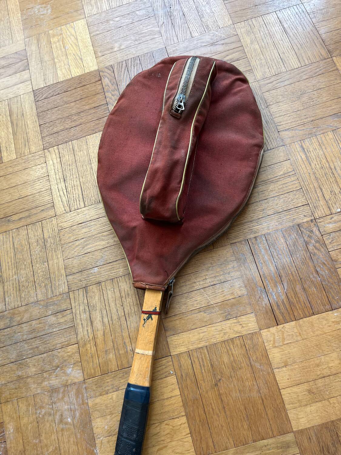 Raquette de tennis ancienne