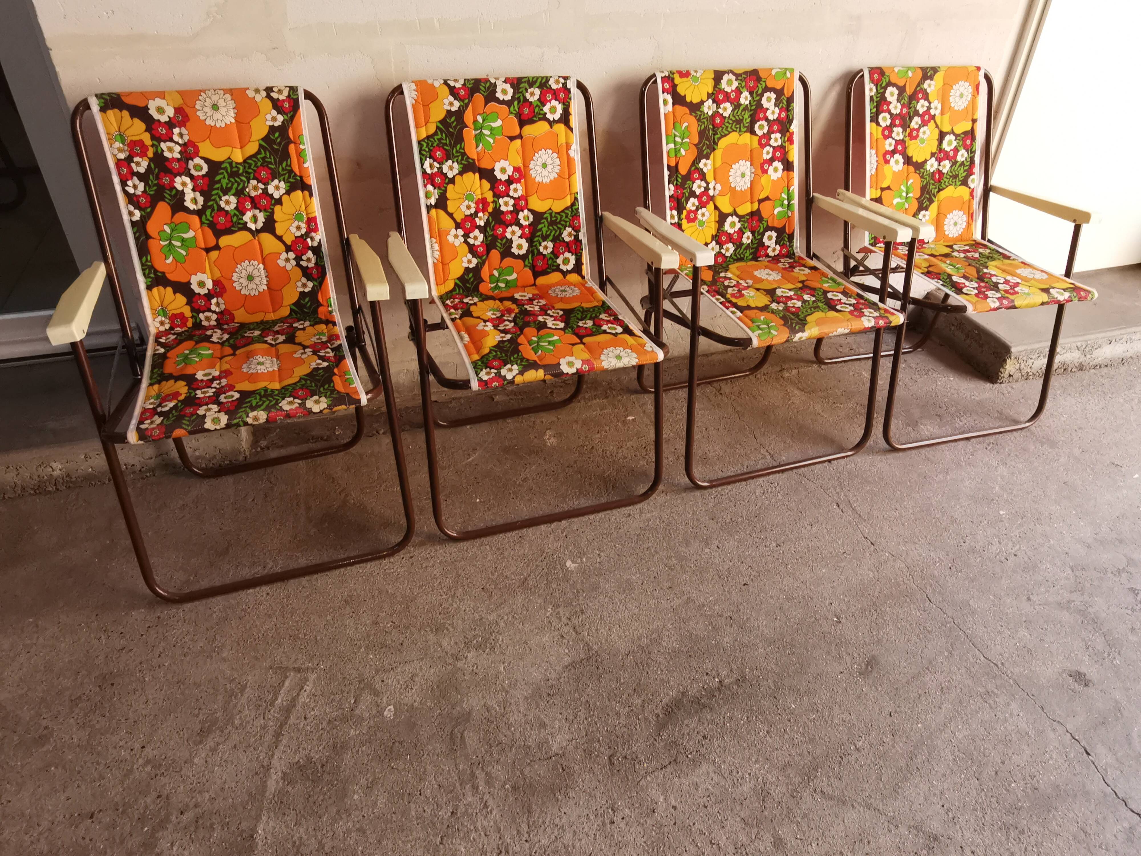 set of 4 beautiful vintage 70's Orange flower camping chairs. folding folding