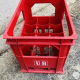Storage locker for bottles