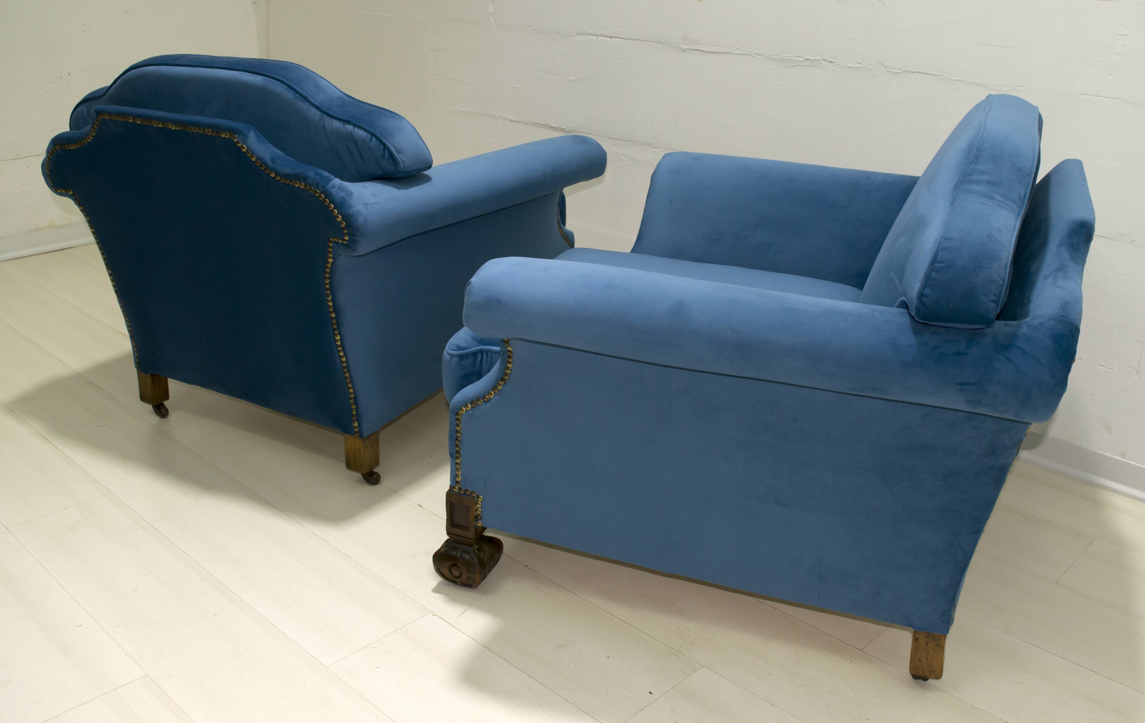 Pair of 19th Century Neo Renaissance Oak and Blue Velvet Italian Armchairs