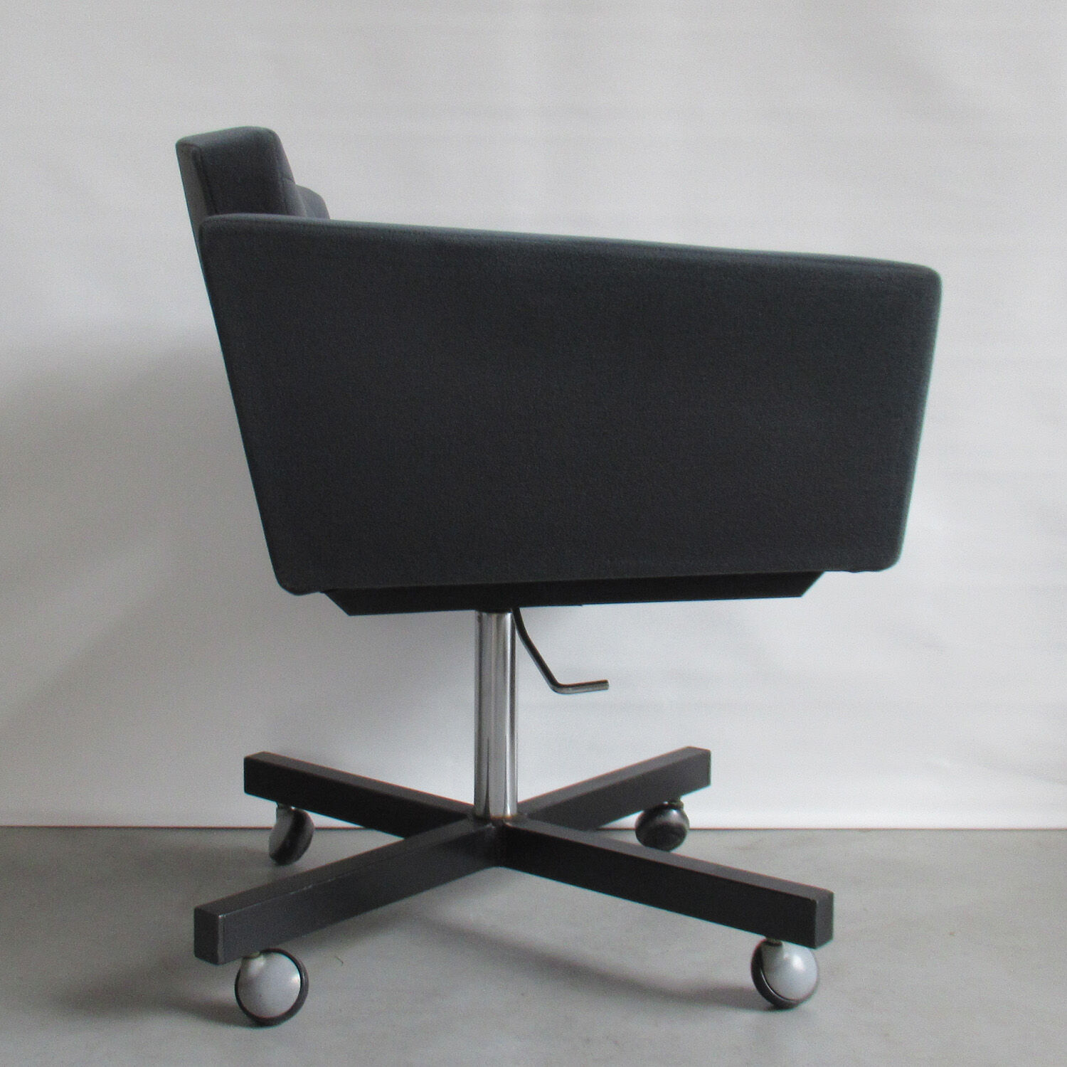 Office chair Pierre Guariche's board for Meurop