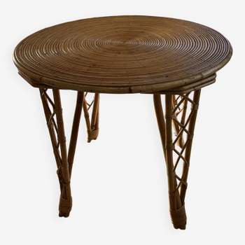 Round rattan table