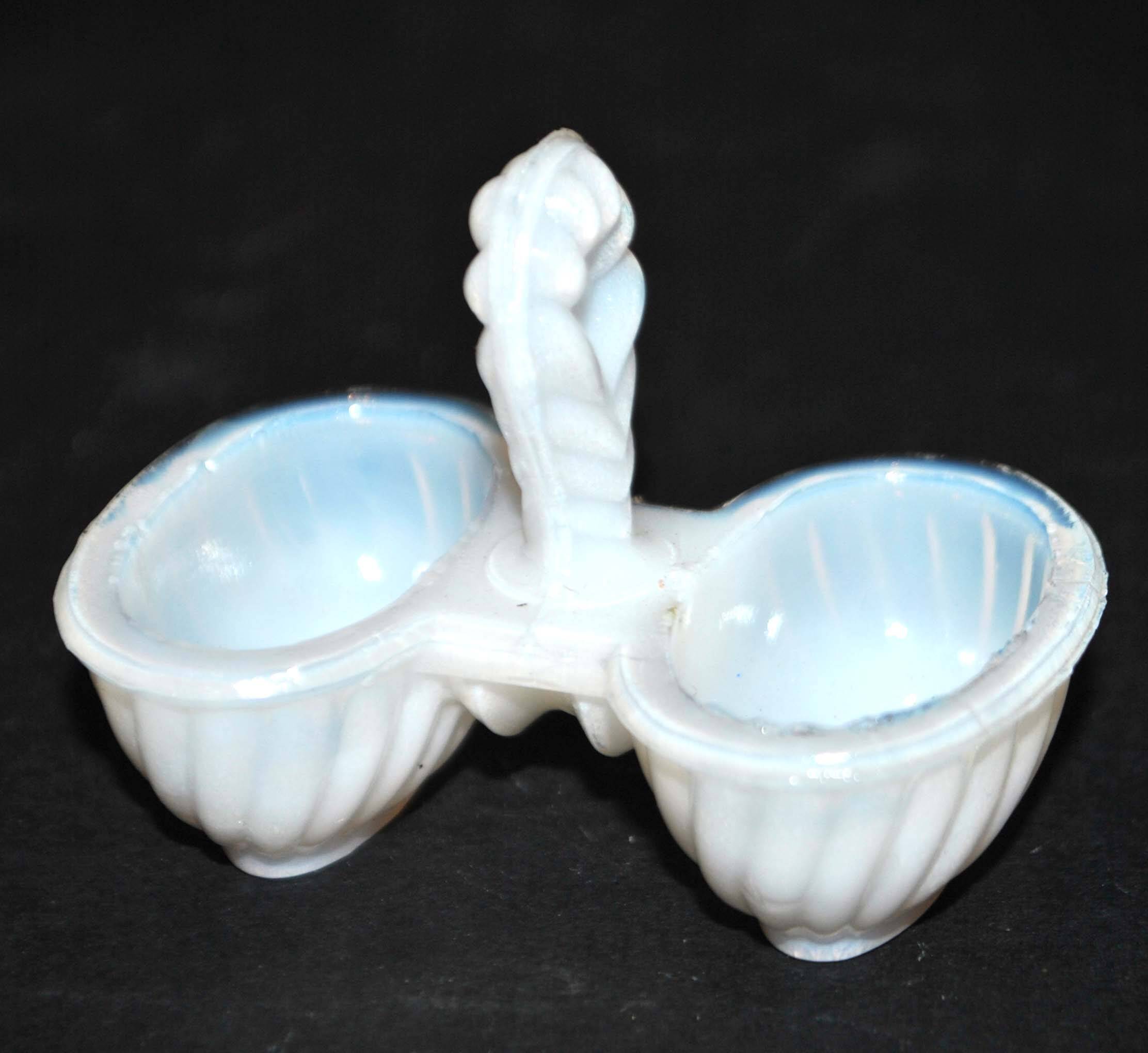 Miniature opaline salt shaker by portieux vallerystahl 1900-1920 toy 6.5cm